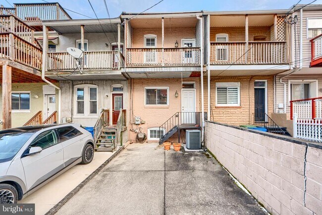 Building Photo - 112 East Ave