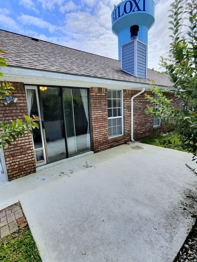 Building Photo - 2 Bedroom 2 Bathroom home in Biloxi, MS!