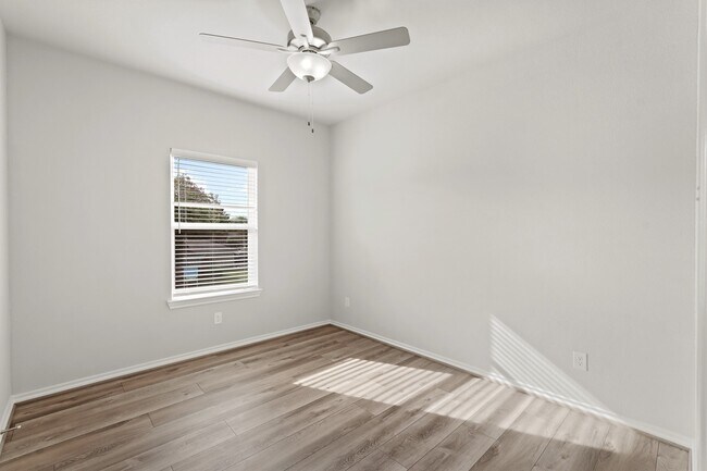 Building Photo - 1407 Acorn Mdw St