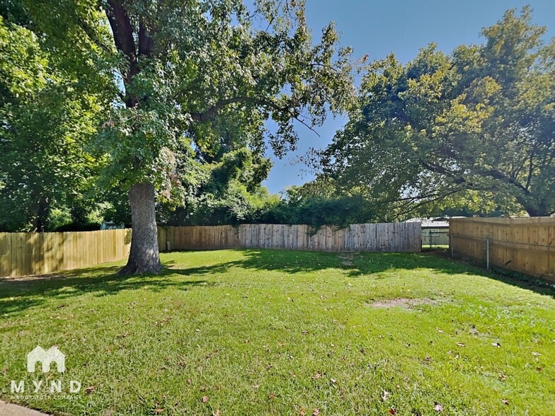 Building Photo - 4734 Bradford Dr