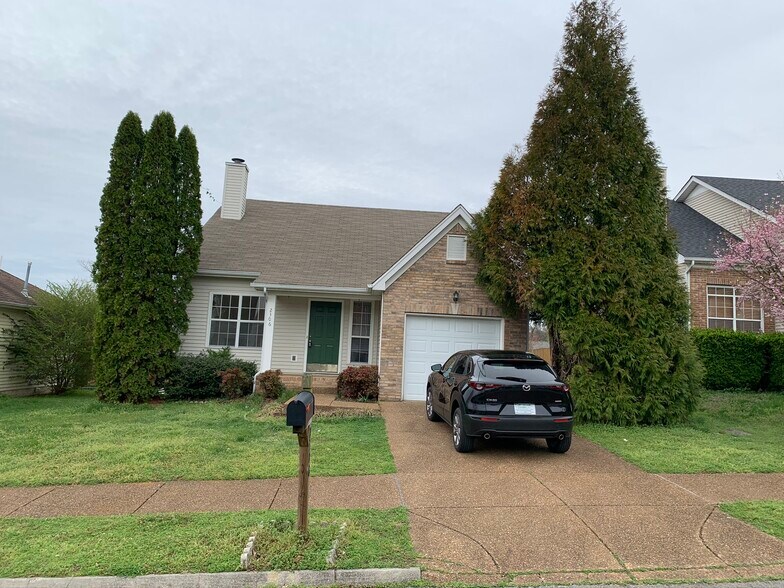 Front of house - 2306 Surrey Ln
