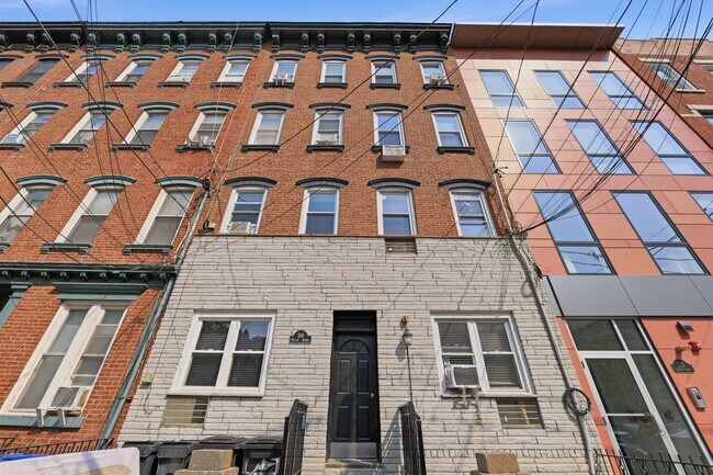 Building Photo - 519 Willow Ave