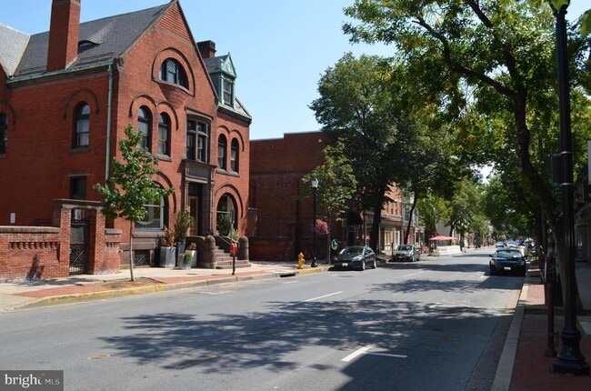 Building Photo - 313 N Market St