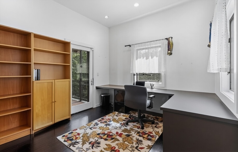 Building Photo - 15 Suban Pl