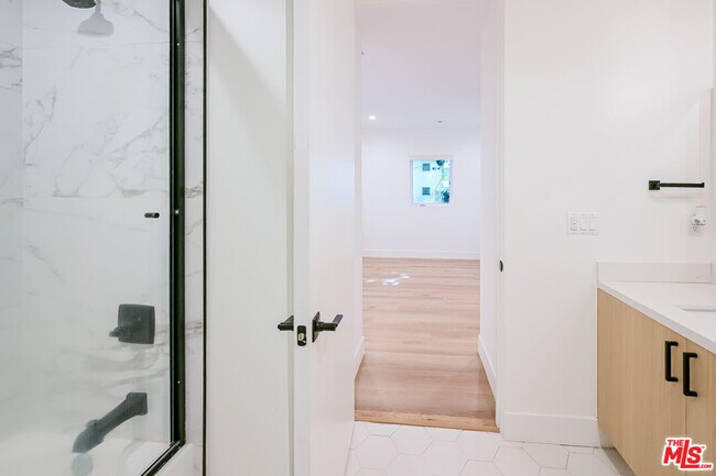 Building Photo - 11241 Morrison St