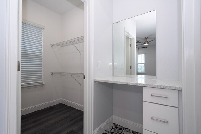 Building Photo - 6665 Bridgman St