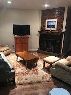 Building Photo - Beautiful Mt Washington 2 Bed Townhouse Available in June!