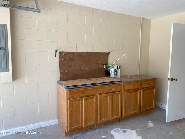 Building Photo - 4346 Four Lakes Dr
