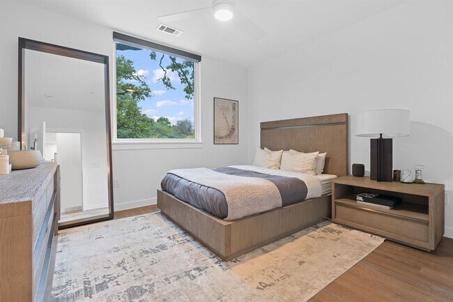 Building Photo - 900 S 1st St