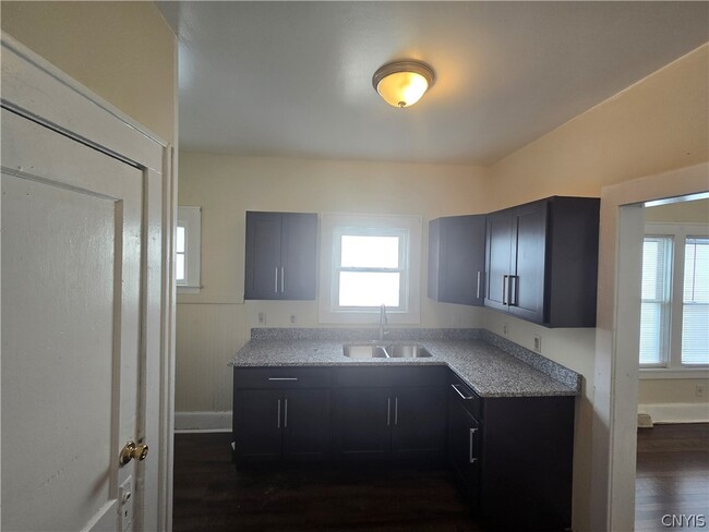 Building Photo - 306 Hillview Ave