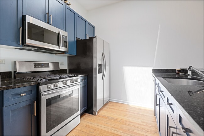 Building Photo - 2089 W Wabansia Ave