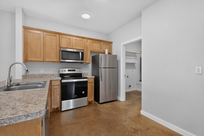 Building Photo - 213 S Baugh St