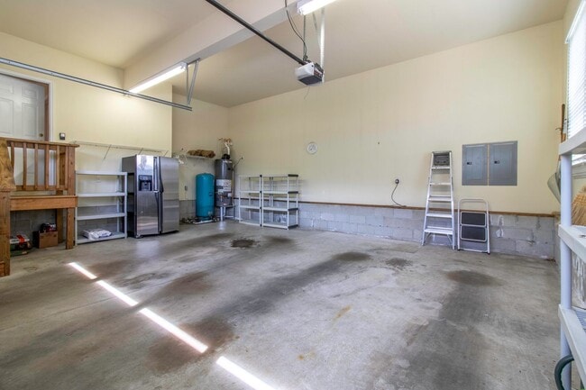 Building Photo - SHORT TERM - FURNISHED OR UNFURNISHED - SINGLE FAMILY - RBYCC