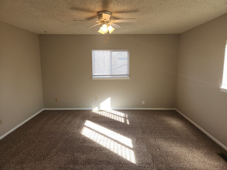 Building Photo - 6672 Fredrick Dr