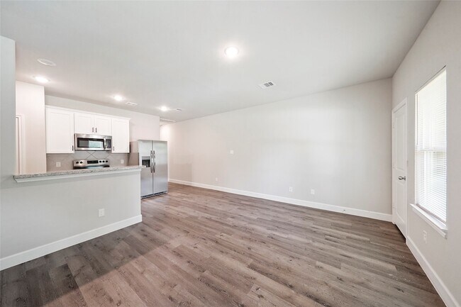 Building Photo - 414 Avenue H