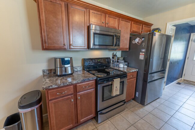 Building Photo - 314 N 2nd St