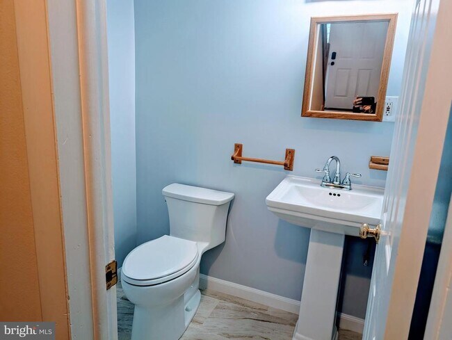 Building Photo - 8856 Youngsea Pl