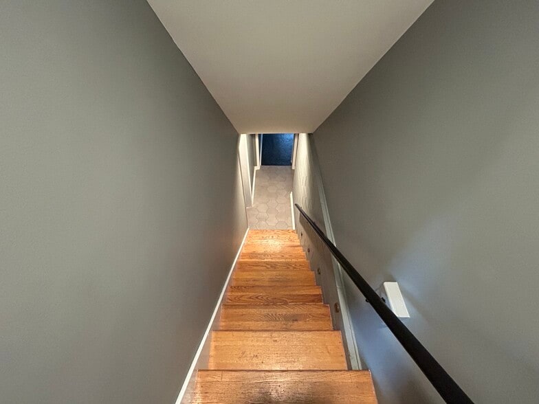 Building Photo - 1008 Lambeth Dr