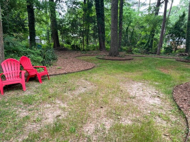 Building Photo - 2 Bedroom | 1 Bath Townhouse near Cameron ...