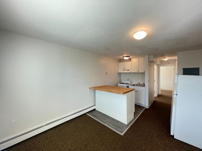 Building Photo - 251 Pine St