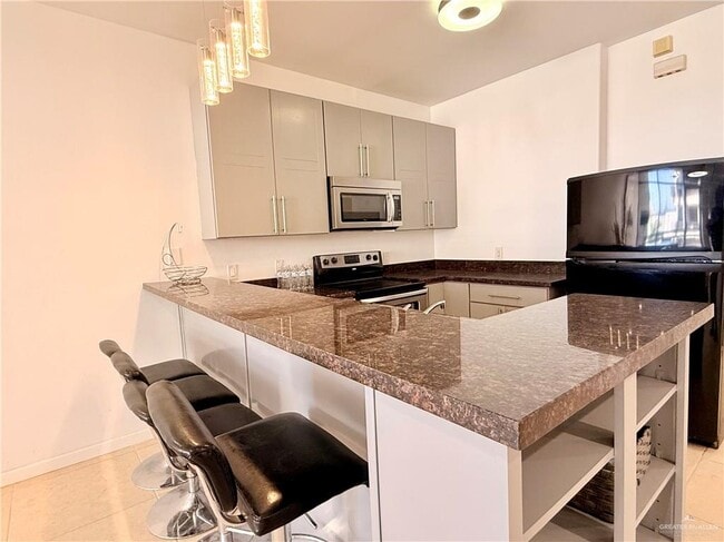 Building Photo - 38 Travis St