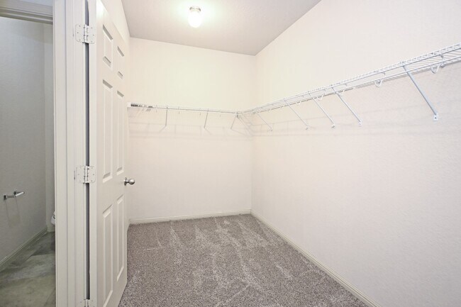 Building Photo - 2231 Hawk Dr