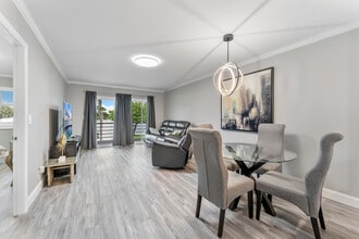 Building Photo - 118 Lake Constance Dr