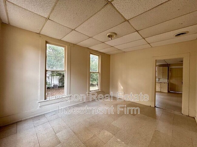 Building Photo - 2512 Merwin St