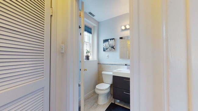Building Photo - McLean Gardens 1,000 Sq Foot Loft Style Ap...