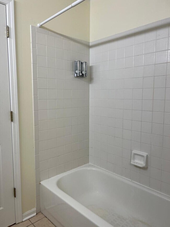 Building Photo - 2308 Sedgwick Ct