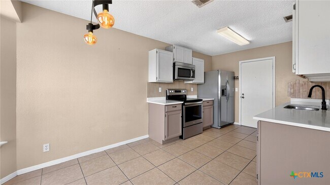 Building Photo - 3507 Christie Dr