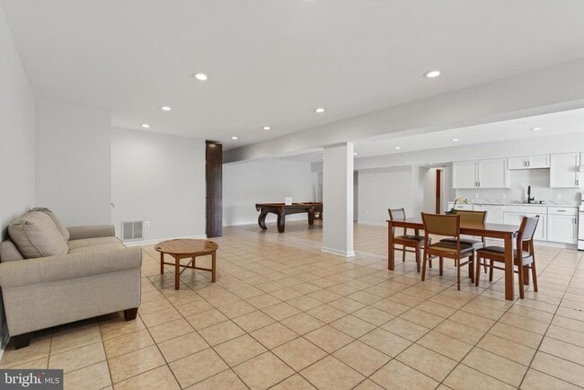 Building Photo - 740 Kentland Dr
