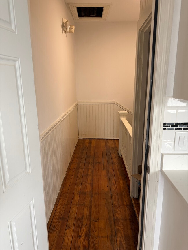 Building Photo - 46 Gesler St