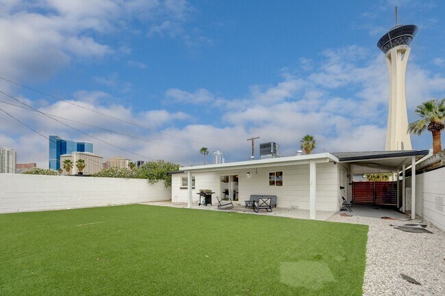 Building Photo - Fully Furnished or Unfurnished 3 BR / NO HOA