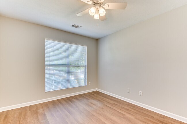 Building Photo - 536 Stirling Bridge Rd