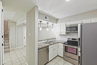 Building Photo - 889 Dublin Dr