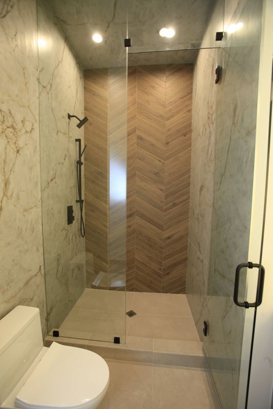 Building Photo - 1029 N Winchester Ave