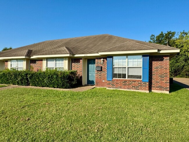 Building Photo - Duplex