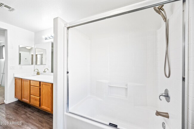 Building Photo - 1516 E Mobile Ln