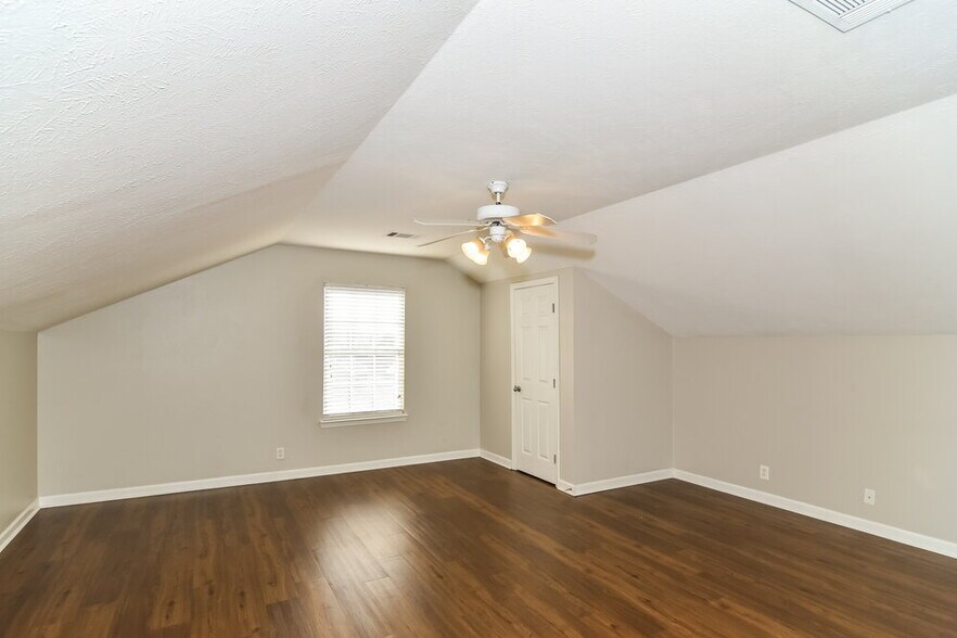 Building Photo - 7045 S Hampton Blvd