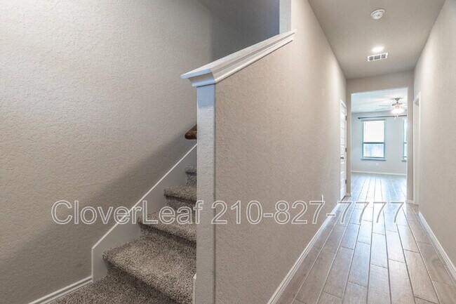 Building Photo - 255 Kinsley Wy