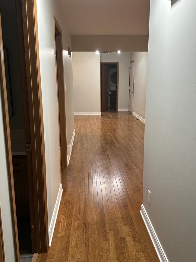 Building Photo - 1547 W 97th Pl