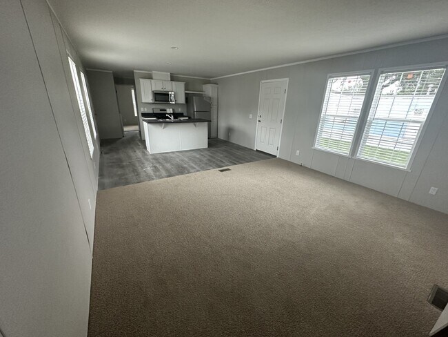 Primary Photo - 88 Nettie Ave