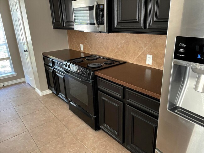 Building Photo - 2314 Colonial Springs Ln