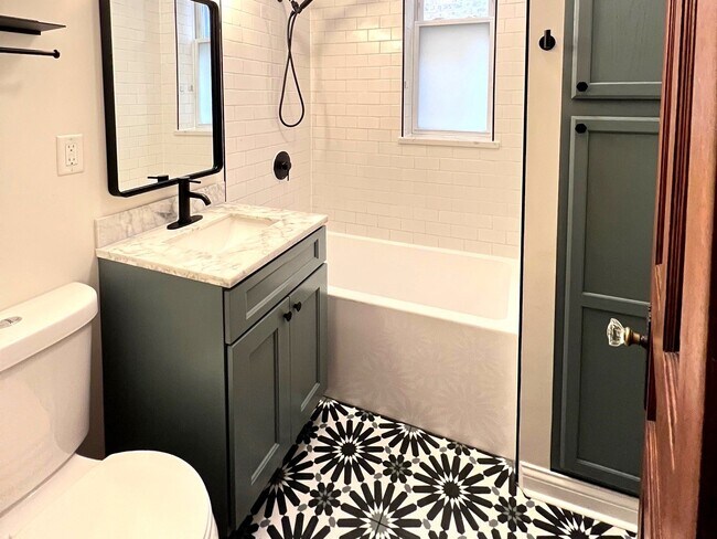 Building Photo - 2447 N Mozart St