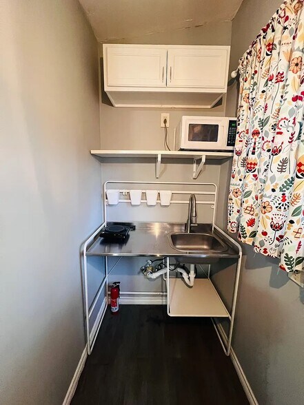 Building Photo - 3502 Ivandell Ave