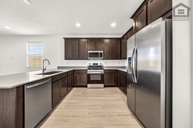 Building Photo - 4Bed/3Bath House at Thomas Rd/99th Ave! Ready for Immediate Move-In! -- Mother-In-Law Suite W/Pri...