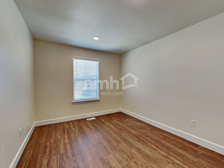 Building Photo - 2382 E Buckskin Way