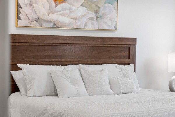 Building Photo - 14282 Coronado Dr