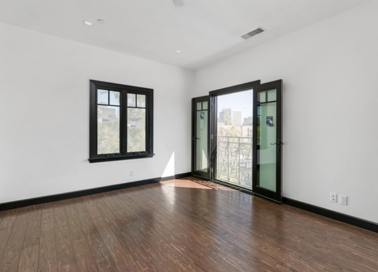 Building Photo - 1307 S Beverly Glen Blvd